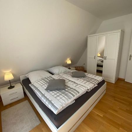 Ferienwohnung Mit Balkon Und Eingezaeunten Garten Aurich Buitenkant foto