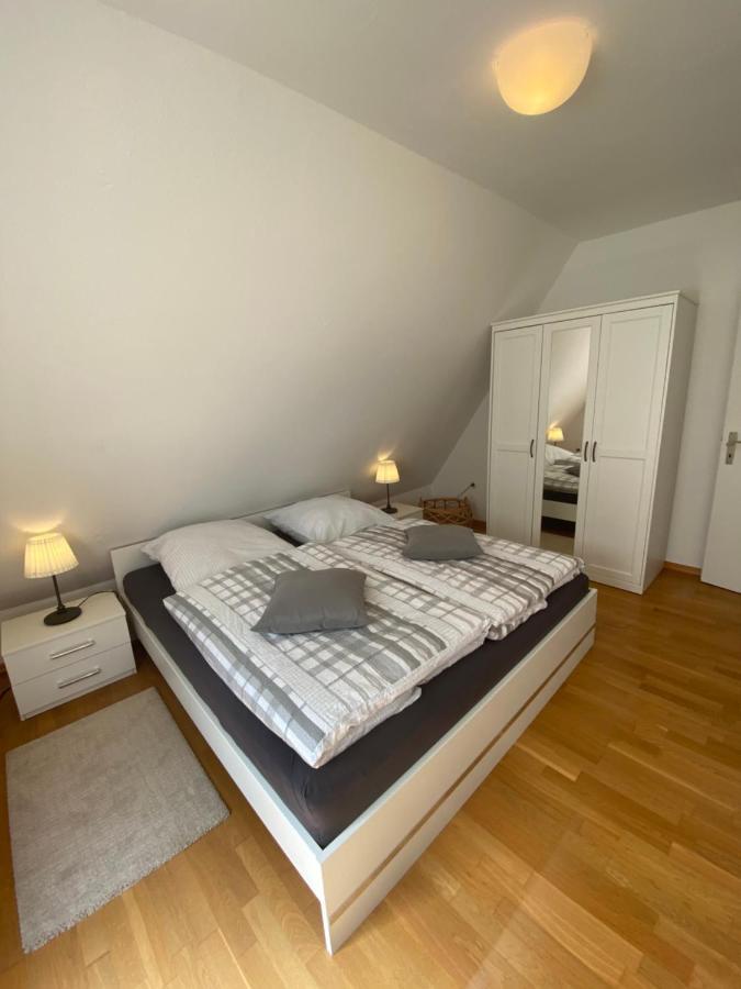 Ferienwohnung Mit Balkon Und Eingezaeunten Garten Aurich Buitenkant foto