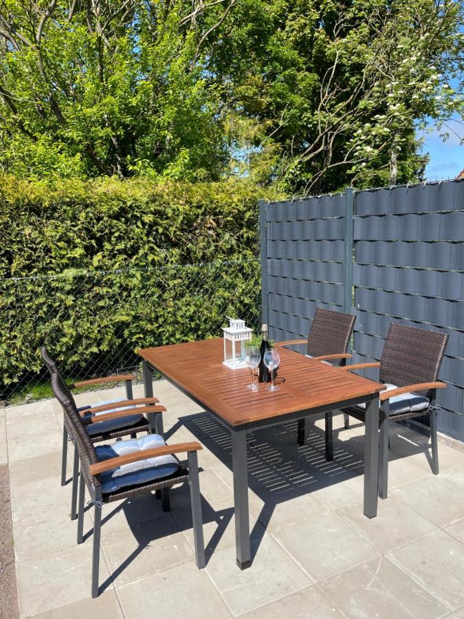 Ferienwohnung Mit Balkon Und Eingezaeunten Garten Aurich Buitenkant foto