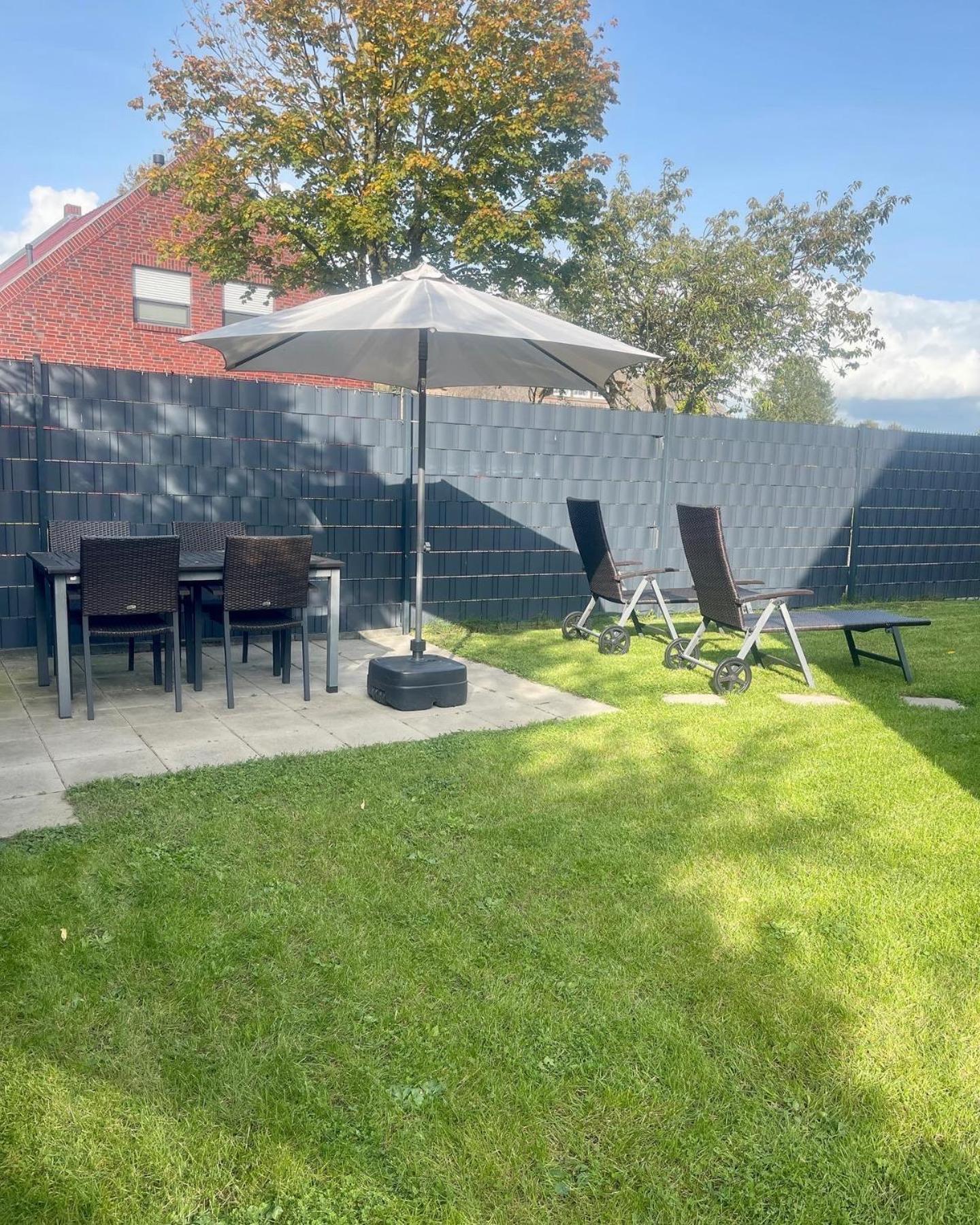 Ferienwohnung Mit Balkon Und Eingezaeunten Garten Aurich Buitenkant foto