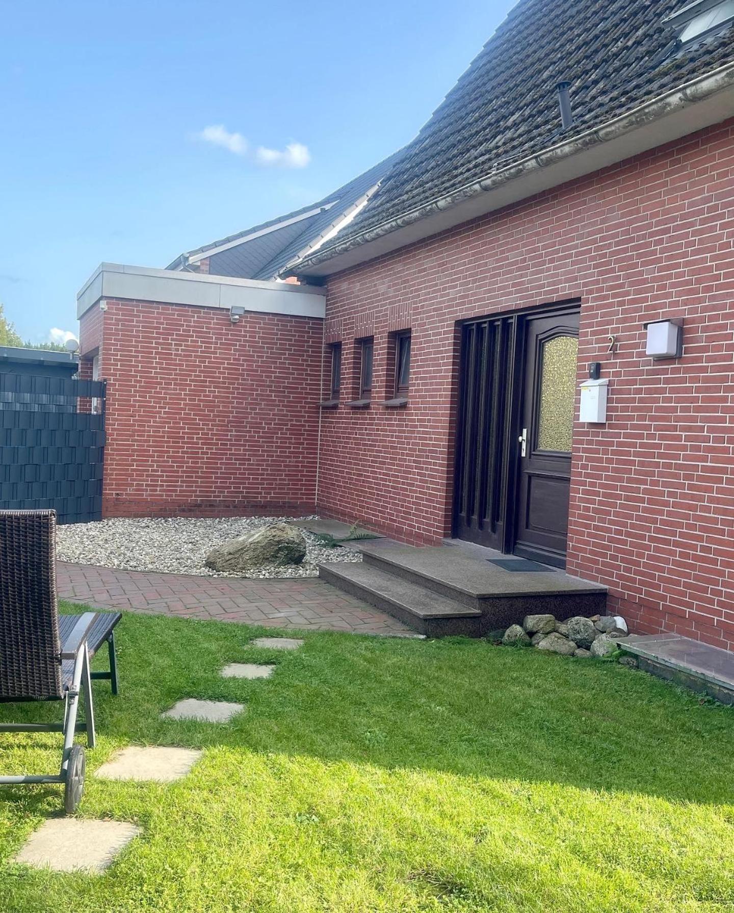 Ferienwohnung Mit Balkon Und Eingezaeunten Garten Aurich Buitenkant foto
